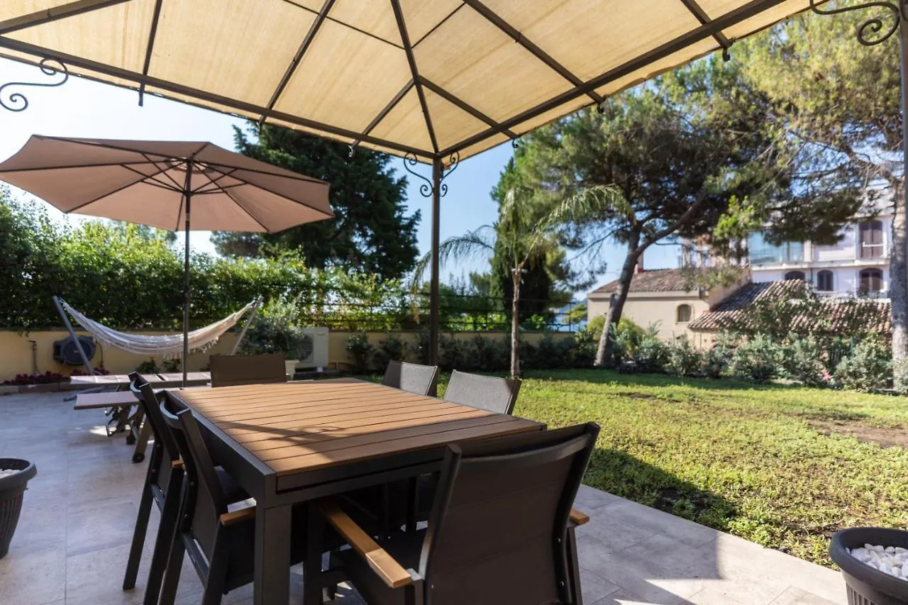 Teo House Beach Taormina 0*,